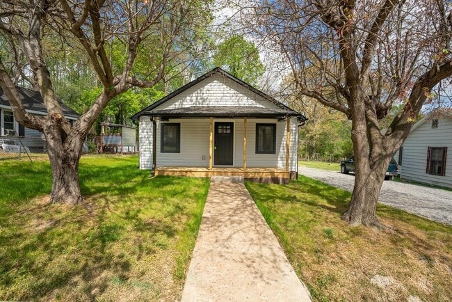 1128 Rosehill Dr in Lincolnton, NC - Building Photo - Building Photo