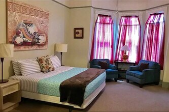 320 W Hall St in Savannah, GA - Building Photo - Building Photo