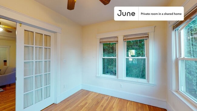 Room in Shared 3 bed/1 bath home in Boston, MA - Foto de edificio - Building Photo
