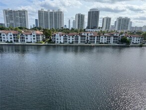 2999 Point E Dr in Aventura, FL - Building Photo - Building Photo