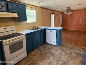 822 Dawn Ave in Interlachen, FL - Building Photo - Building Photo