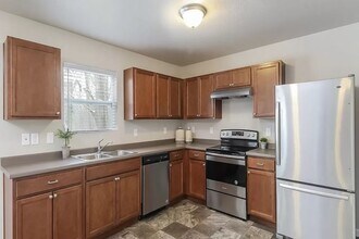 1048 Broken Ridge Dr in Lansing, MI - Building Photo - Building Photo