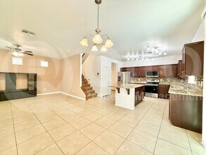9218 W Meadow Dr in Peoria, AZ - Foto de edificio - Building Photo
