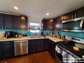 77 Rock Glen Rd in Medford, MA - Building Photo - Building Photo