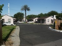 Southside Apartments & RV Park in Sacramento, CA - Foto de edificio - Building Photo