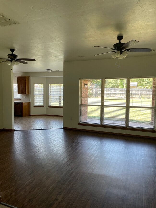 813 N Harrison Ave in Blanchard, OK - Building Photo - Building Photo