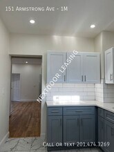 151 Armstrong Ave in Jersey City, NJ - Foto de edificio - Building Photo