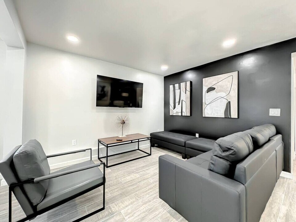 173 S Orange Ave in Orlando, FL - Building Photo
