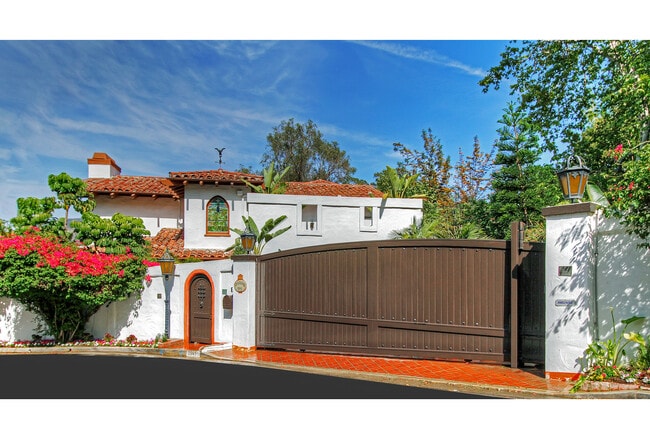 property at 2942 Passmore Dr