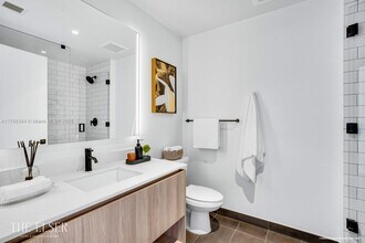 398 NE 5th St, Unit 2101 in Miami, FL - Building Photo - Building Photo