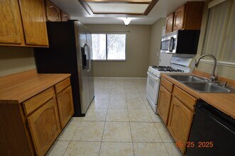 4277 Ridgeview Dr in Las Vegas, NV - Building Photo - Building Photo