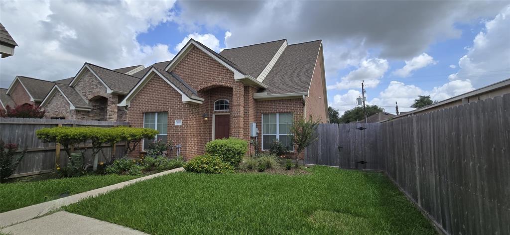 1819 Leisure Ct in Pasadena, TX - Building Photo