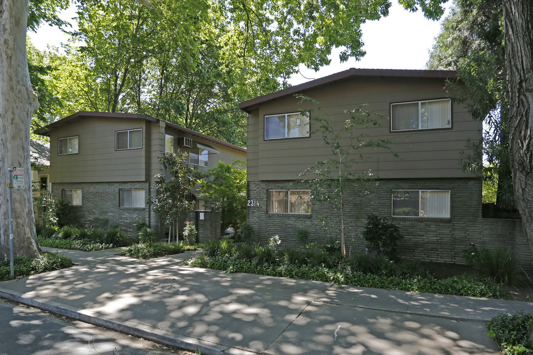 McKinnon Apartments in Sacramento, CA - Building Photo