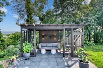 495 Maple Ln in Orient, NY - Building Photo - Building Photo