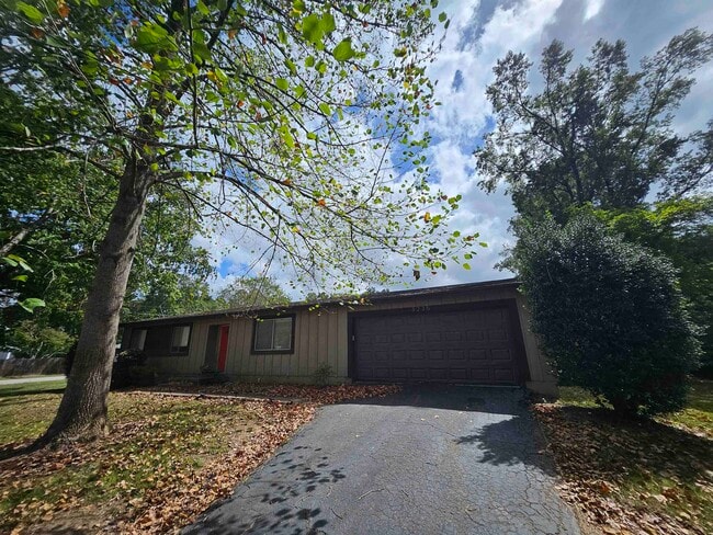 3235 Springdale Dr in Tallahassee, FL - Building Photo - Building Photo