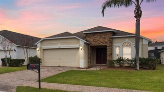 236 Lancaster Dr in Davenport, FL - Building Photo