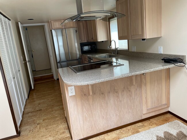 16850 Palatine Ave N in Shoreline, WA - Foto de edificio - Building Photo