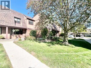 279 Sandowne Dr in Waterloo, ON - Building Photo - Building Photo