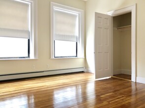 869 Beacon St, Unit 3 in Boston, MA - Building Photo - Building Photo