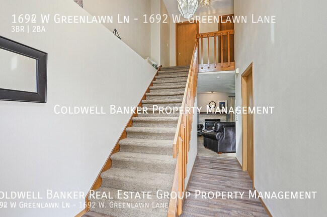1692 W Greenlawn Ln in Appleton, WI - Foto de edificio - Building Photo