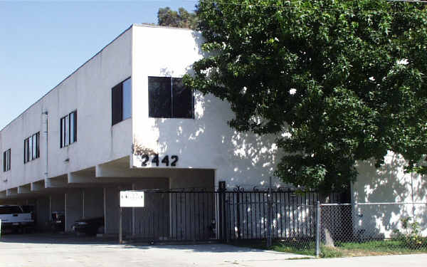 2442 Tamora Ave in El Monte, CA - Foto de edificio