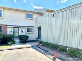 104 Summer Hill Dr in South Windsor, CT - Building Photo