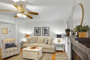 1000 Sea Island Rd in St. Simons Island, GA - Building Photo
