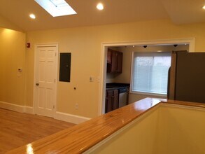 208 Holland St, Unit 2 in Somerville, MA - Building Photo - Building Photo