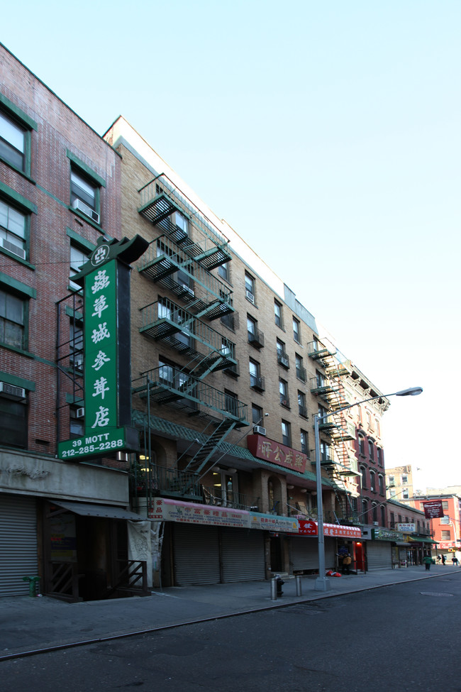 47-49 Mott St in New York, NY - Building Photo - Building Photo