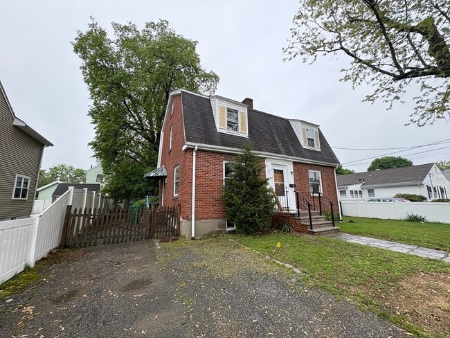 9 Lawn Ave in Newton, MA - Building Photo - Building Photo