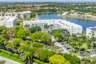 Captiva Doral Isles in Doral, FL - Building Photo - Building Photo