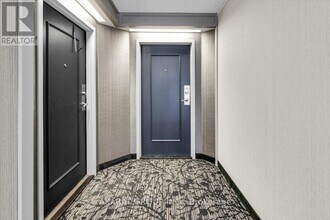 5280 Lakeshore Rd. in Burlington, ON - Building Photo - Building Photo