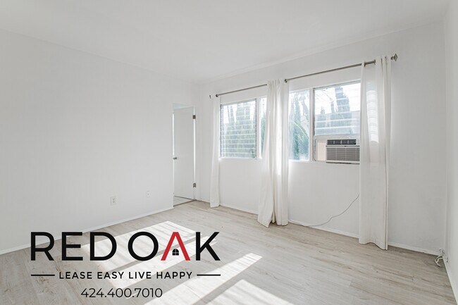 1327 Laurel Ave in West Hollywood, CA - Foto de edificio - Building Photo