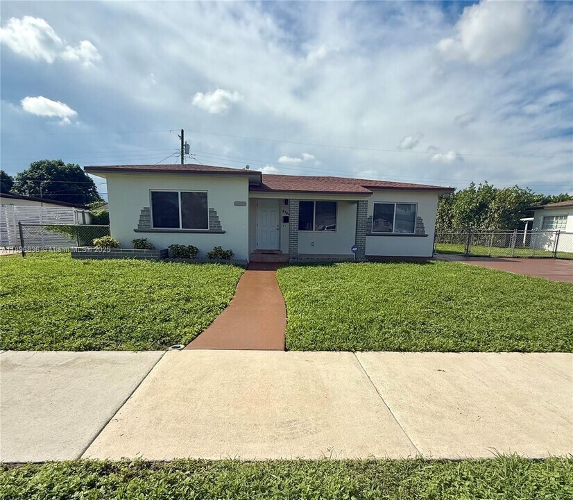 5730 NW 112th Terrace in Hialeah, FL - Building Photo