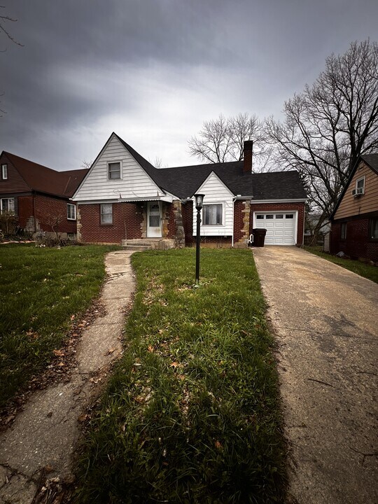 2450 Lynn Ave in Dayton, OH - Building Photo