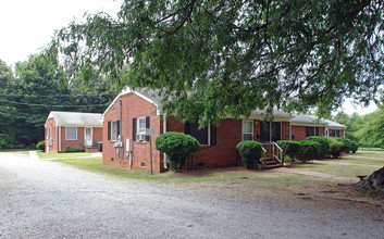 301 E Lake Dr in Greensboro, NC - Building Photo - Building Photo