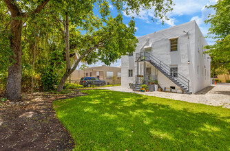 1044 NW 29th Ter in Miami, FL - Building Photo - Building Photo