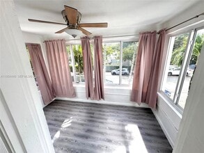 555 NE 70th St in Miami, FL - Foto de edificio - Building Photo