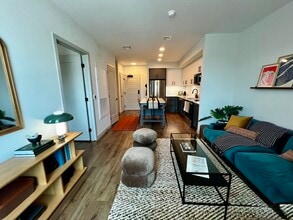 80 Rugg Rd in Boston, MA - Foto de edificio - Building Photo