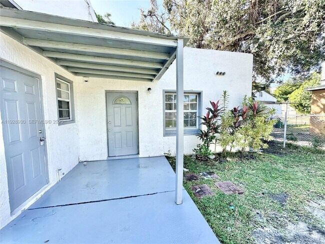 1278 NW 44th St in Miami, FL - Building Photo - Building Photo