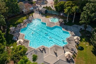 Skye at Bunker Hill in Los Angeles, CA - Foto de edificio - Building Photo