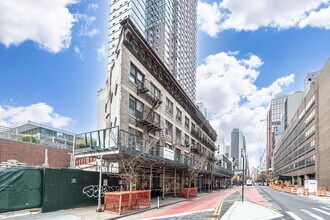 358-376 Livingston St in Brooklyn, NY - Building Photo - Building Photo