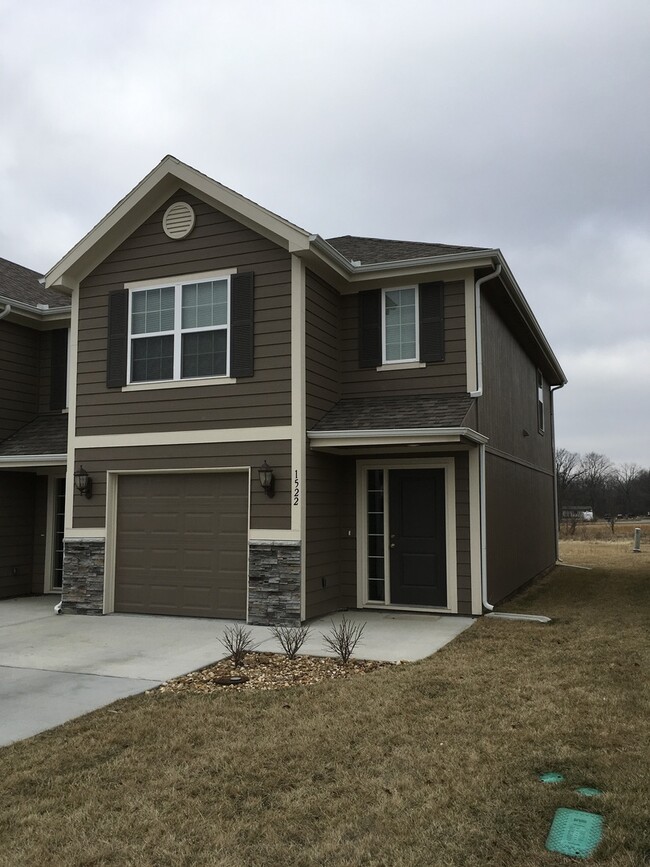 1522 NE Erin Ct in Grain Valley, MO - Building Photo - Building Photo