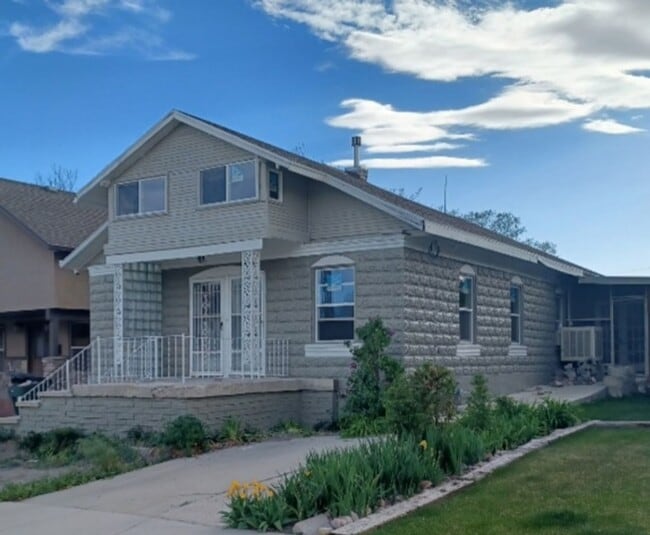 property at 263 N 1st W St