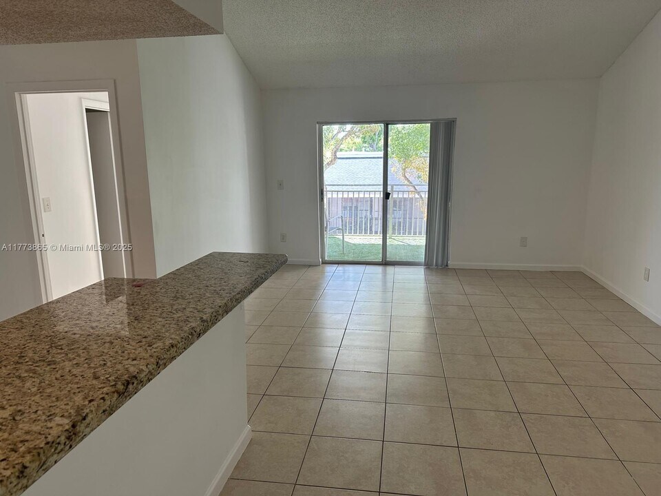 18890 NW 57th Ave in Hialeah, FL - Building Photo