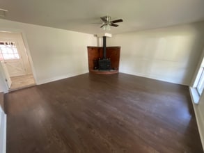 1007 W Louisa Ave in Iowa Park, TX - Building Photo - Building Photo