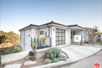 3850 Rambla Orienta in Malibu, CA - Building Photo - Building Photo