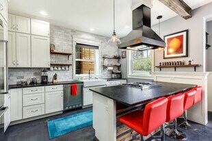 337 NE 54th St, Unit B in Seattle, WA - Building Photo