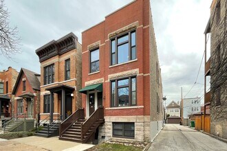2047 W Cortez St in Chicago, IL - Building Photo - Building Photo