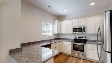 101 Middle Oaks Dr in Salisbury, NC - Foto de edificio - Building Photo